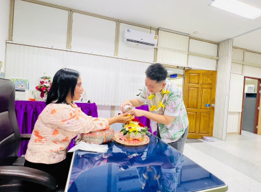 สืบสานวัฒนธรรมเทศกาลสงกรานต์สรงน้ำพระและรดน้ำขอพรสหกรณ์จังหวัดระยอง ... พารามิเตอร์รูปภาพ 35